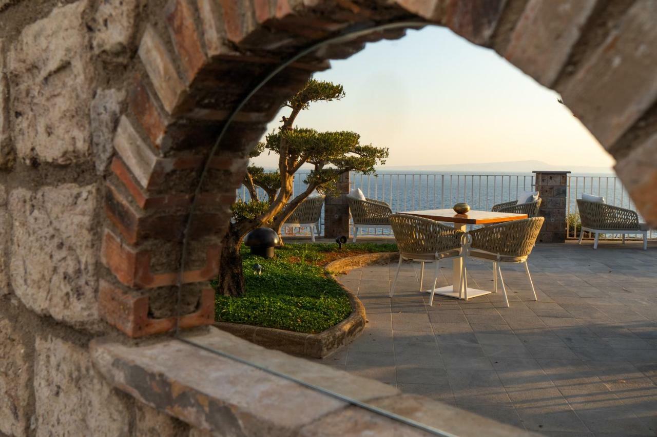 Hotel Lorelei Londres Sorrento Bagian luar foto
